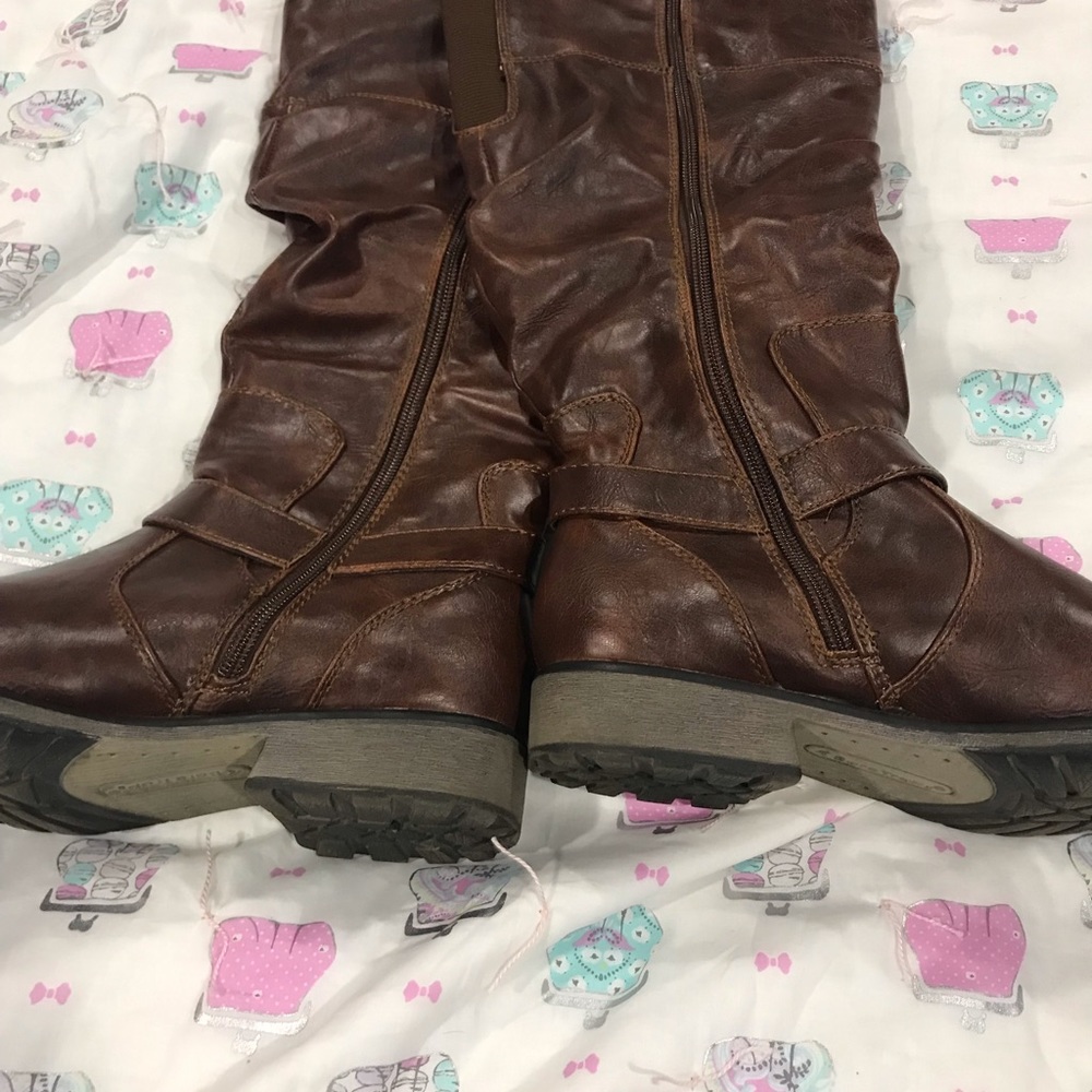 Boots - Picture 2 of 4